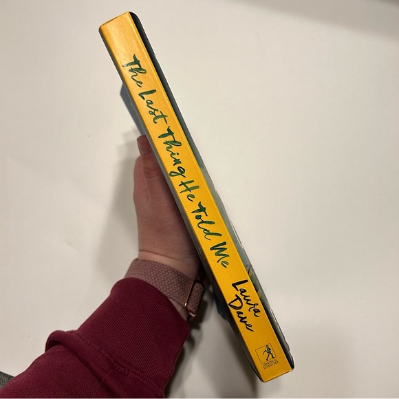 THE LAST THING HE TOLD ME by Laura Dave 📚 Reese’s Book Club Paperback Book - Picture 2 of 10